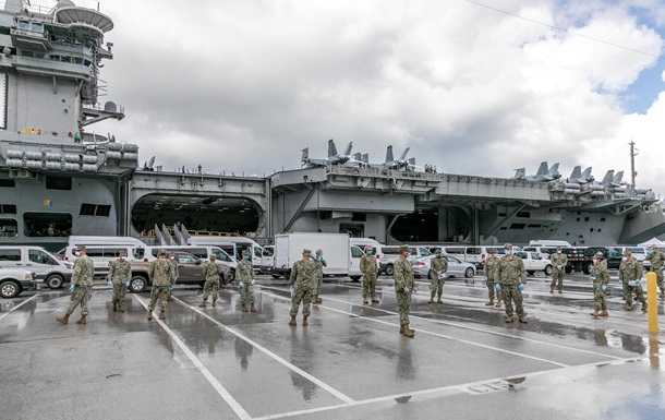 На борту авианосца США выявили коронавирус у 447 моряков