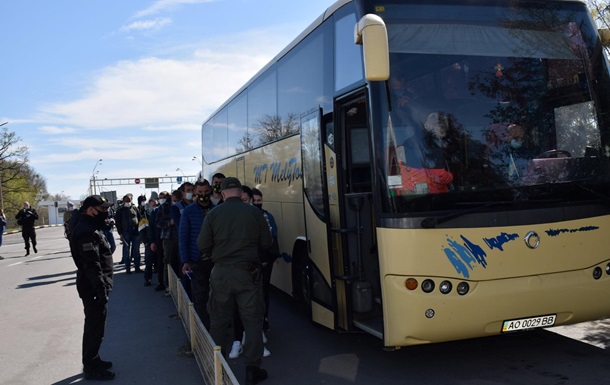Украинцы массово возвращаются из Венгрии – ГПСУ