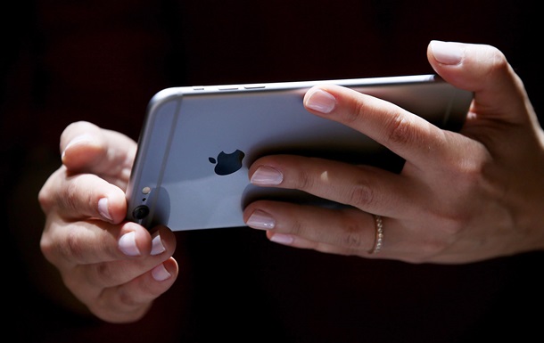Уязвимость в iOS два года позволяла сливать пароли и фото