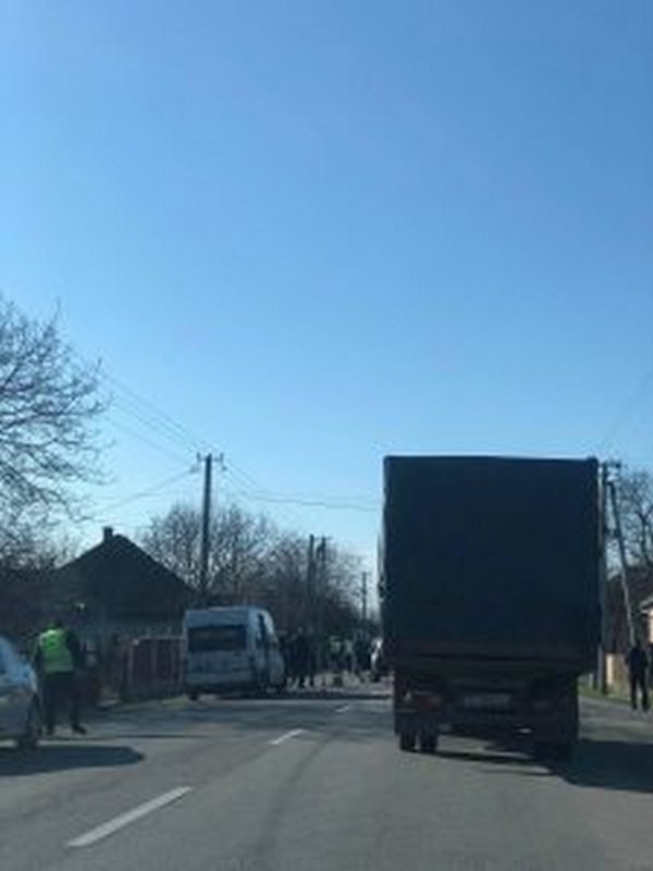 В Закарпатье обстреляли валютчика: детали, фото и видео ЧП