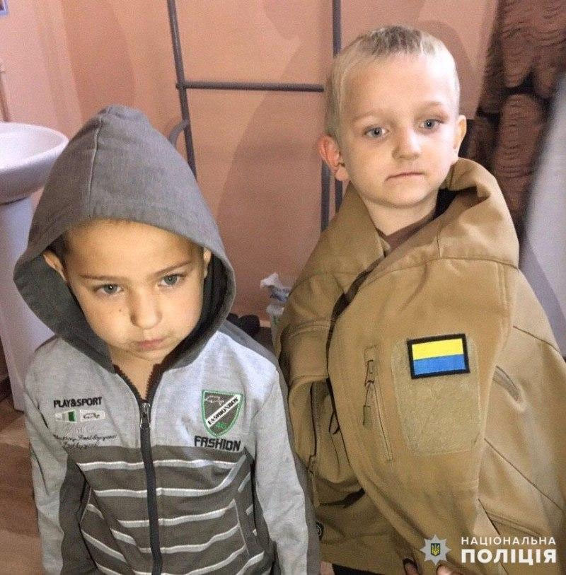 На Донбассе полиция и добровольцы полночи искали троих маленьких детей На Донбассе полиция и добровольцы полночи искали троих маленьких детей