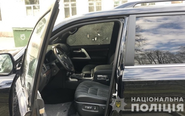 В Днепре при обстреле внедорожника погиб человек