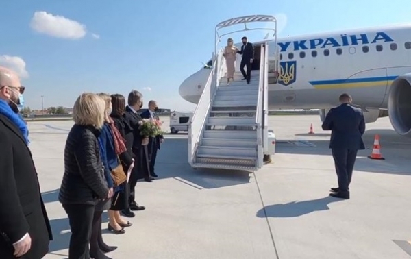 Зеленский прибыл во Францию