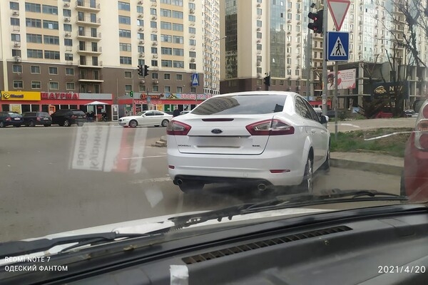 Я паркуюсь как: свежая фотоподборка наглых водителей в Одессе