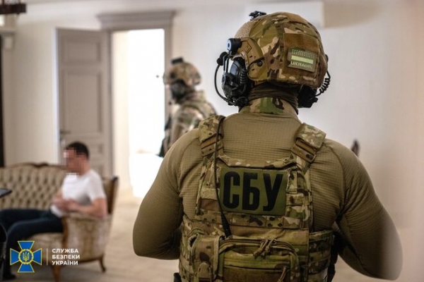 
                                                                        Топ-чиновники Госгеокадастра воровали землю десятками тысяч гектаров
                                                                                                                                                                                                                    