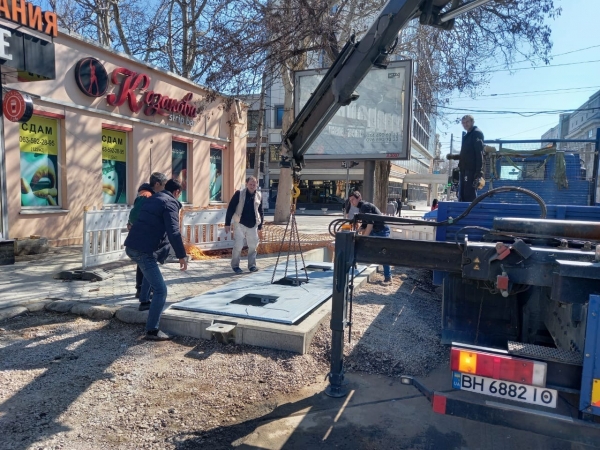 Подземные мусорные контейнеры появились еще на одной улице в центре Одессы: они стоят 1,2 миллиона. Фото