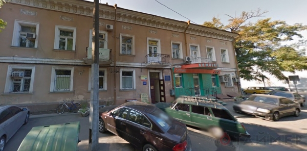 У Старобазарного сквера построят многоэтажку вместо 180-летнего дома