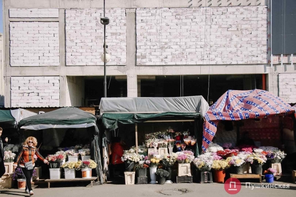 В мэрии Одессы грозятся убрать стихийную торговлю у «Привоза», а торговцев - переместить в подземный переход. Фото