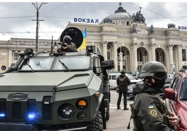 На улицах Одессы заметили много спецтехники и военных: что за мероприятие 