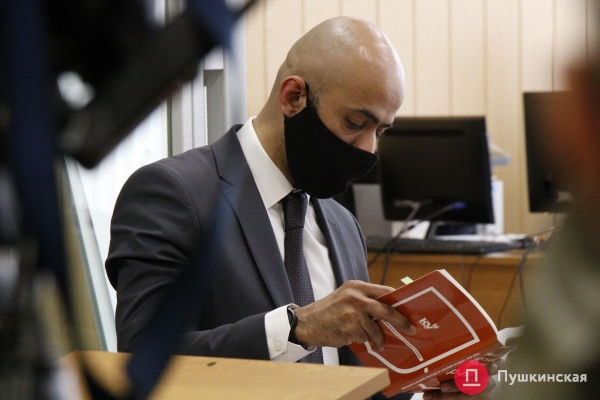 Приговор Стерненко и Демчуку: апелляционный суд продолжает знакомиться с делом, но адвокаты ему не доверяют