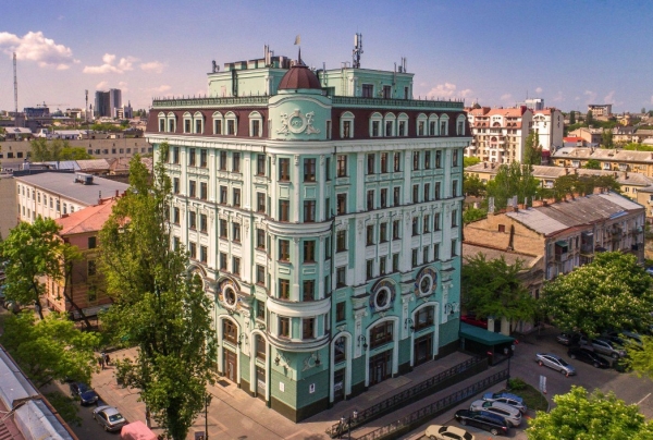 Новострой Тарпана на Бунина покалечил человека 