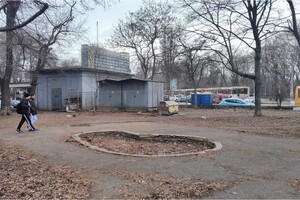 С фонтаном и скульптурами: в центре Одессы реконструируют сквер
