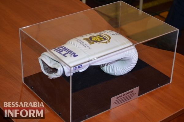 Боксёр-чемпион из-под Аккермана получил в подарок квартиру и 10 тысяч долларов