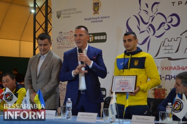 Боксёр-чемпион из-под Аккермана получил в подарок квартиру и 10 тысяч долларов