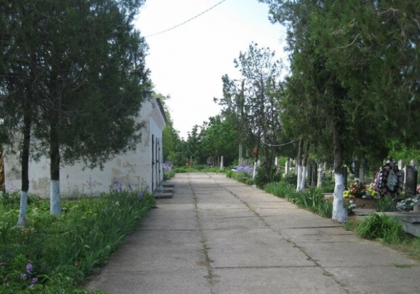 На кладбище в Одесской области пытались расстрелять пенсионеров: они в больнице