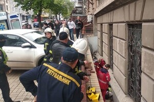 "Героиня дня": в центре Одессы женщина сбила парковщика