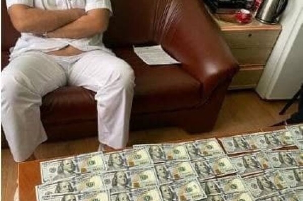 11 тысяч долларов за операцию на сердце: в Одессе поймали на взятке хирурга