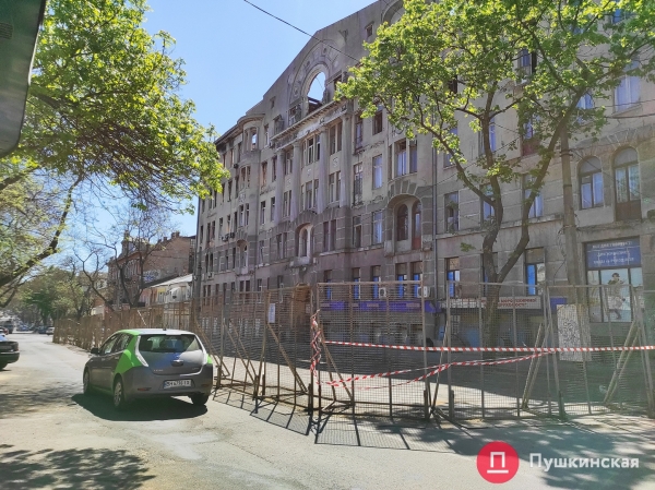 Движение у сгоревшего колледжа на Троицкой после ДТП автовандала восстановили. Фото