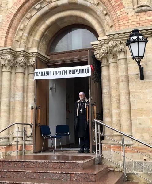 Раскол протестантов: пастор из Кирхи объявил голодовку против нового епископа 