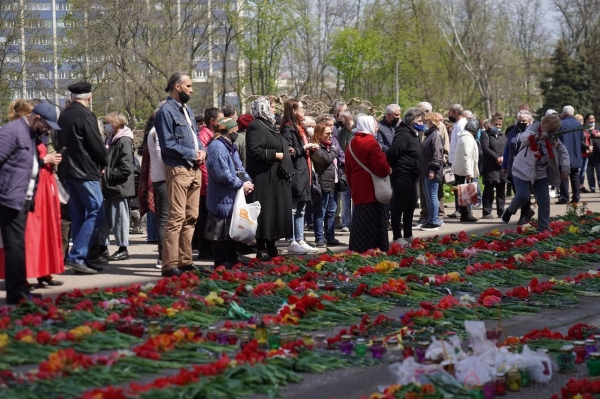 Одесса помнит: на Куликовом поле 2 мая выложили коридоры из цветов