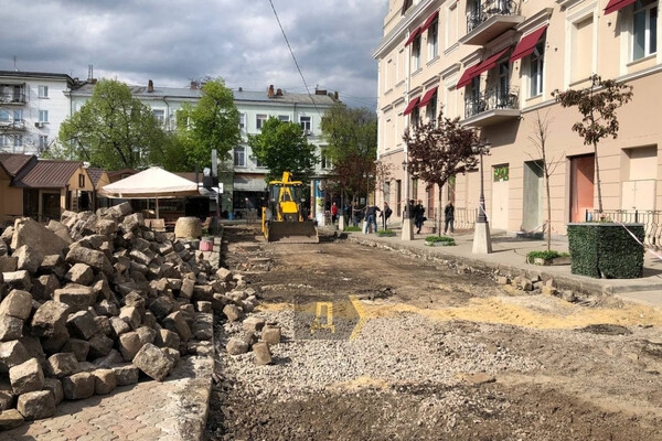 В центре Одессы нашли старинную брусчатку: ее начали демонтировать