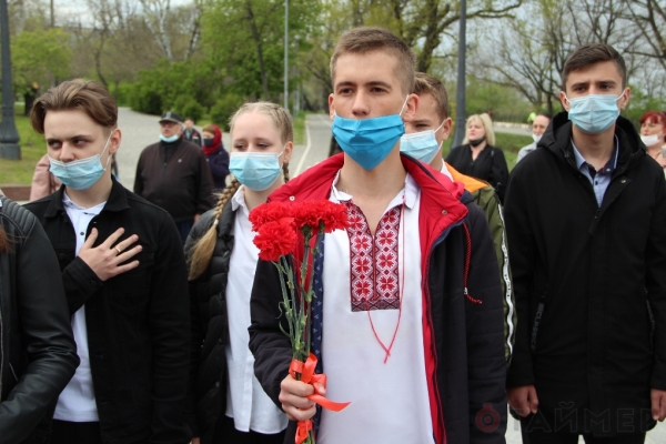 Почётная вахта памяти: на Аллее Славы снова начали дежурить школьники 