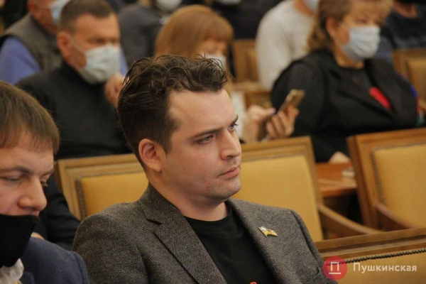 В Одессе депутата-«шарийца» обвинили в нарушении депутатской этики во время выступления на сессии горсовета