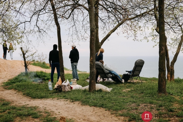 Море, шашлыки и карантин: как в Одессе празднуют Первомай. Фоторепортаж