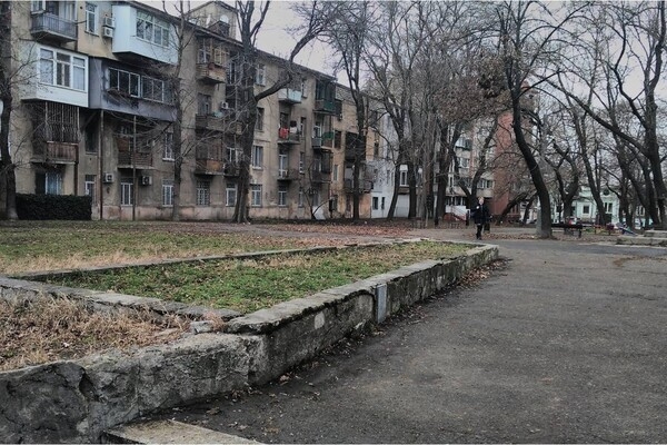 С фонтаном и скульптурами: в центре Одессы реконструируют сквер