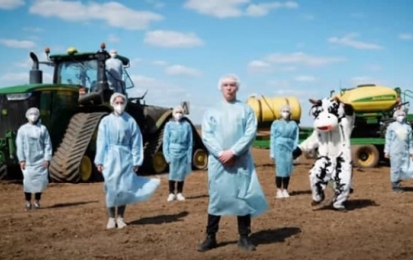 В сети появился клип-пародия на хит Go_A Шум