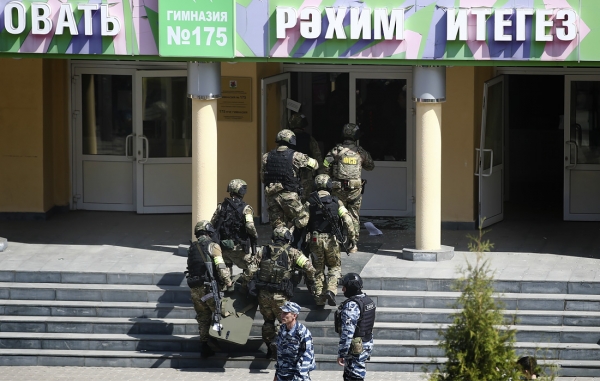 Число погибших в результате нападения на школу в Казани увеличилось, а стрелок всё-таки был один