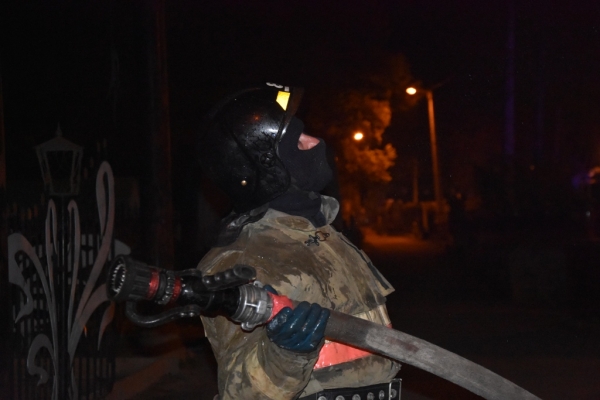 Бездомная женщина погибла в ночном пожаре на Еврейском кладбище 