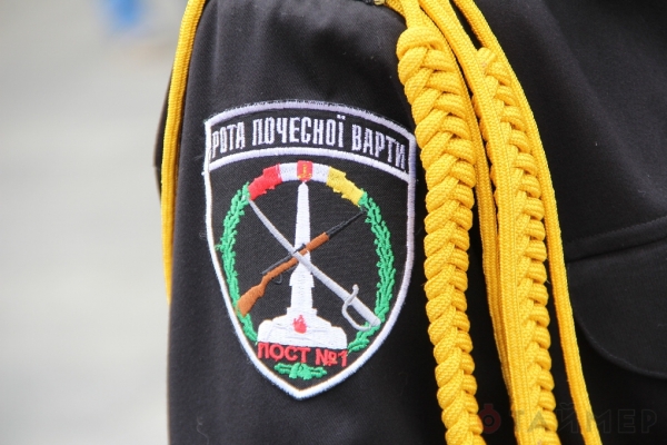 Почётная вахта памяти: на Аллее Славы снова начали дежурить школьники 