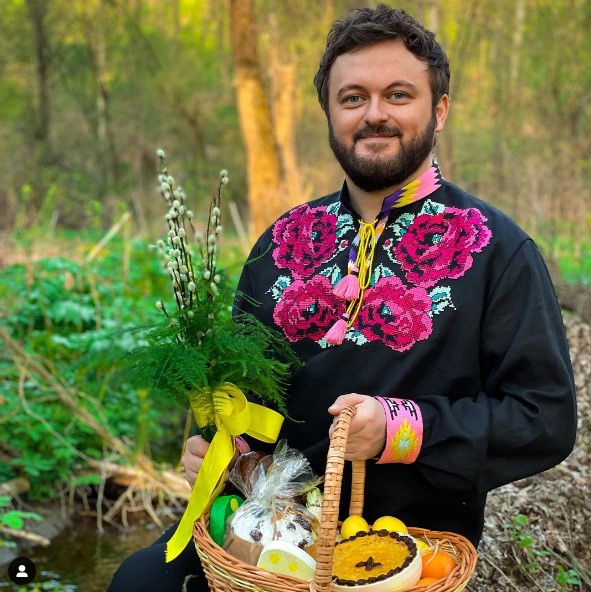 «А що у вас у кошику?»: як зірки шоу-бізнесу привітали українців з Великоднем