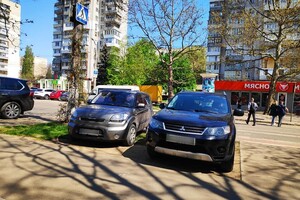 Я паркуюсь как: свежая фотоподборка наглых водителей в Одессе
