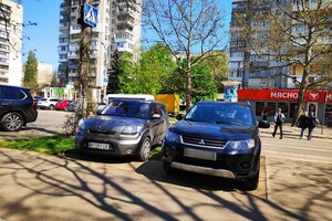 Я паркуюсь как: свежая фотоподборка наглых водителей в Одессе