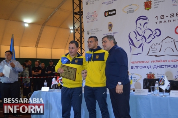 Боксёр-чемпион из-под Аккермана получил в подарок квартиру и 10 тысяч долларов