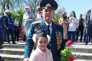 Автопробег, оркестр и драка на Аллее Славы: как проходит 9 мая в Одессе (обновлено)