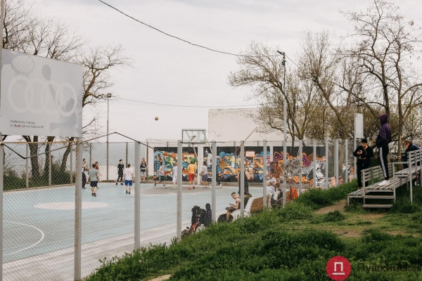 Море, шашлыки и карантин: как в Одессе празднуют Первомай. Фоторепортаж