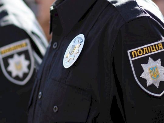 Міг лишитися ока: в центрі Одеси п'яний мопедист ударив кайданкою в обличчя старшого лейтенанта поліції