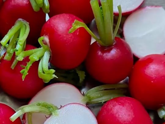 «Можна приготувати за 15 хвилин»: відомий шеф-кухар поділився рецептом смаженого редису