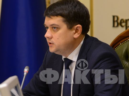«На руки» — до 42 тисяч гривен: Разумков розповів про зарплату у Раді