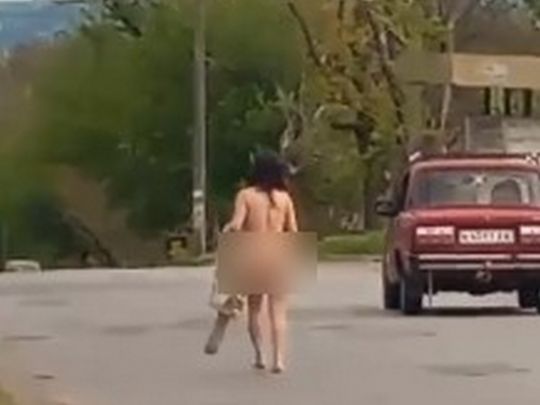 Сильно напекло голову? По вулицям Слов'янська прогулялася повністю гола жінка