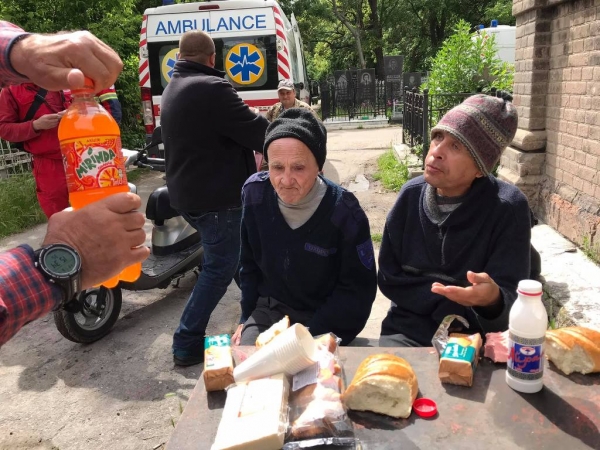Неизвестные вывезли троих инвалидов на одесское кладбище и бросили умирать 