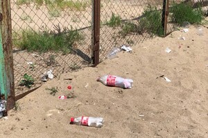 Без спасателей и уборки мусора: одесситы жалуются на состояние побережья