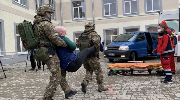 После трагедии в Казани в одесской гимназии учились ловить вооружённого террориста