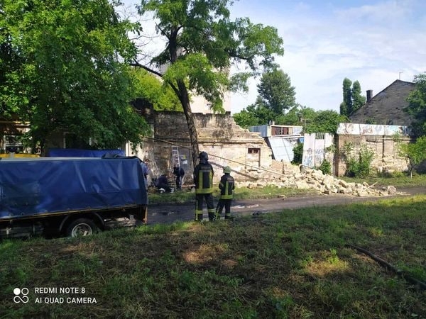 В Одессе ругнула стена дома и повредила газовую трубу