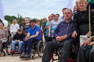 В Одессе открыли инклюзивный пляж: он получил "Голубой флаг"