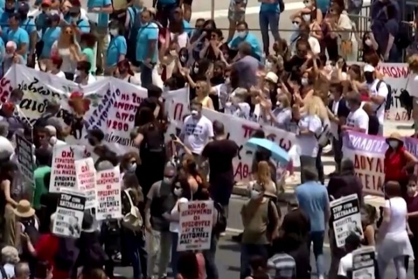 
                                                                        Тысячи греков вышли на забастовку против сокращения рабочей недели
                                                                                                                                                                                                                    