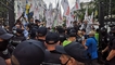 
                                                                        "Фопы" устроили новую стычку с полицейскими из-за венка. После ОП они направились к Раде
                                                                                                                                                                                                                    